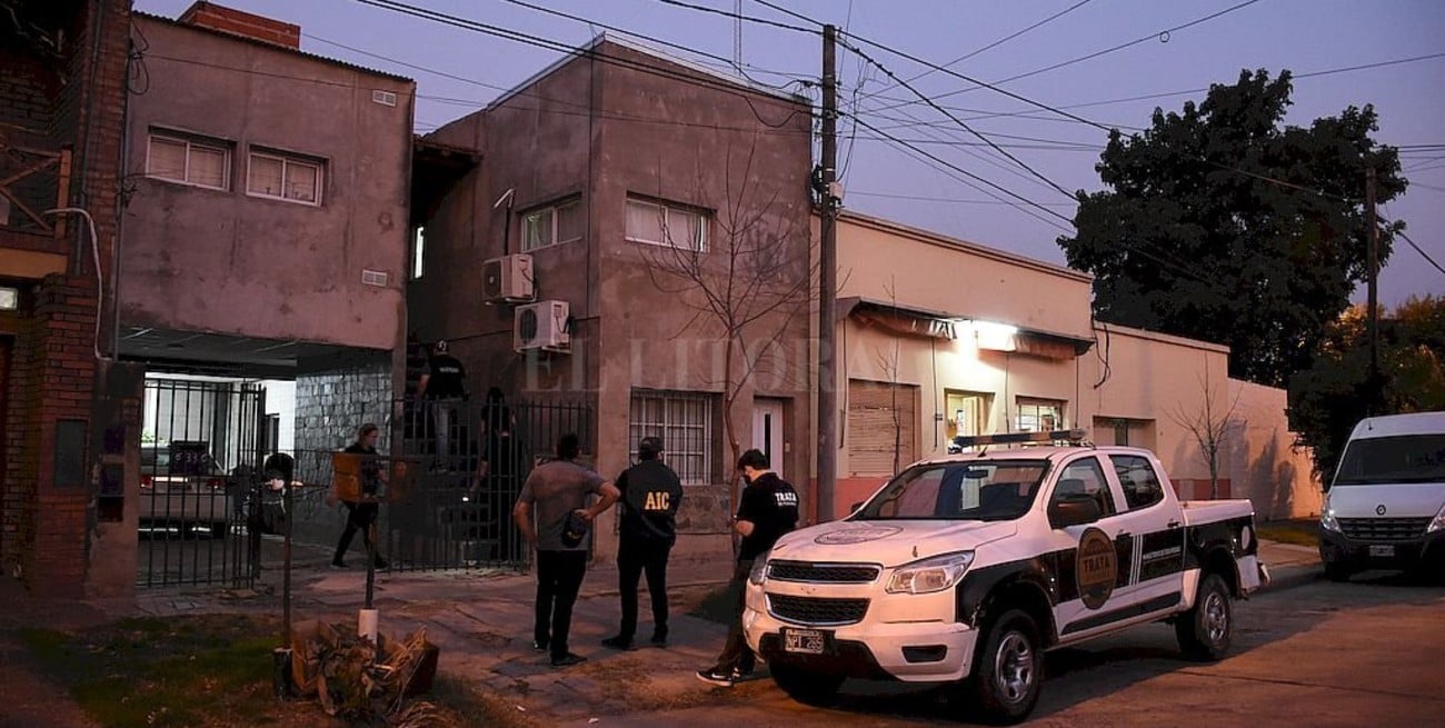 Organizaban "fiestas sexuales", promocionaban chicas en internet y les cobraban por turno