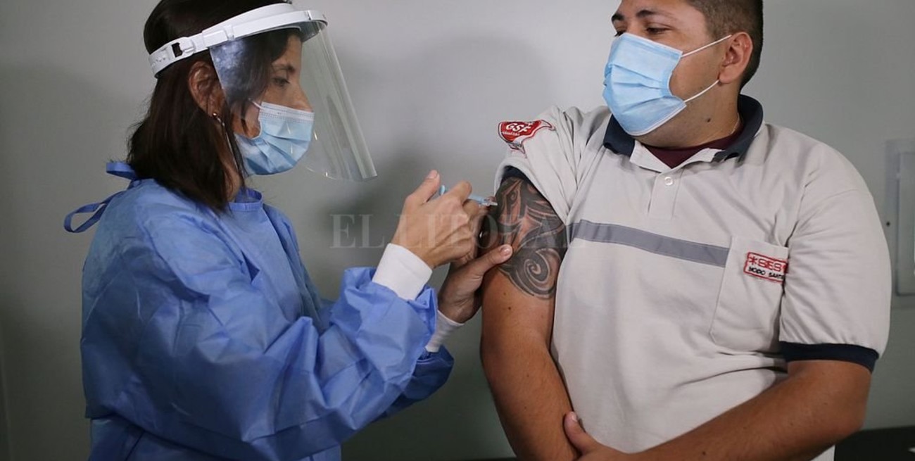 Servicios esenciales esperan por otra tanda de vacunas