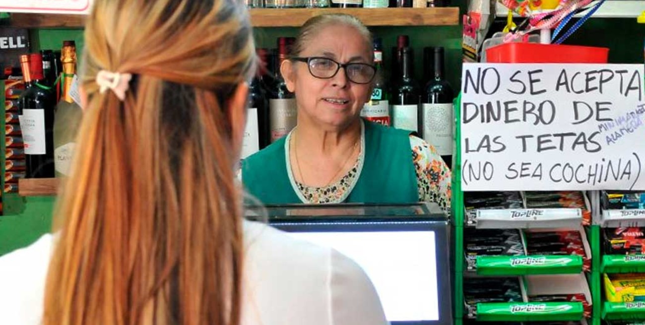 Cartel viral: "No se acepta dinero de las tetas (no sea cochina)"