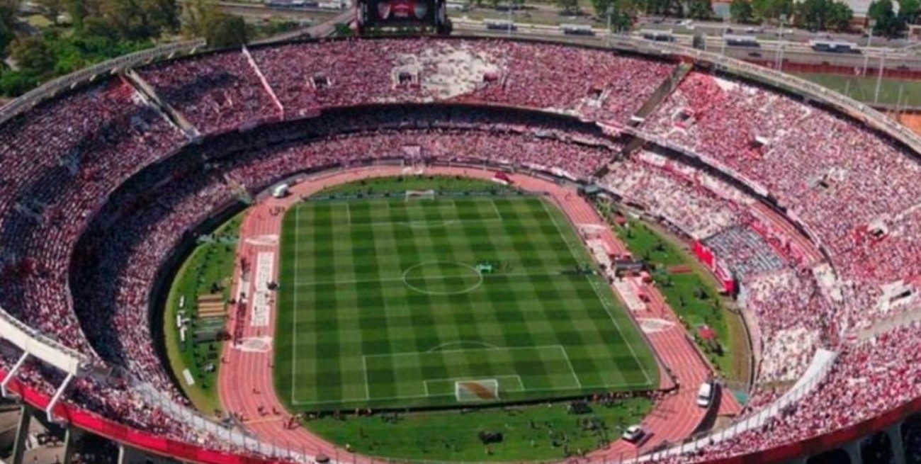 El césped del estadio "Monumental" está  bajo cuidados tecnológicos