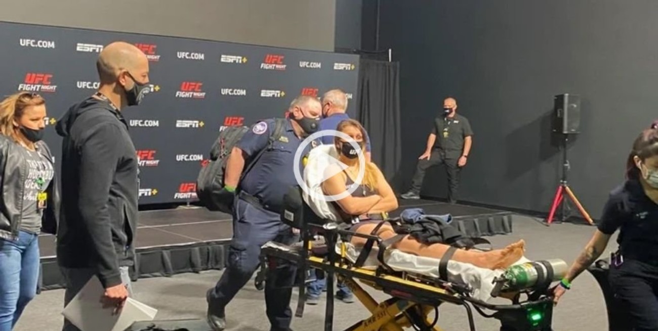 Video: una luchadora de la UFC se desmayó dos veces en el pesaje y la retiraron en camilla