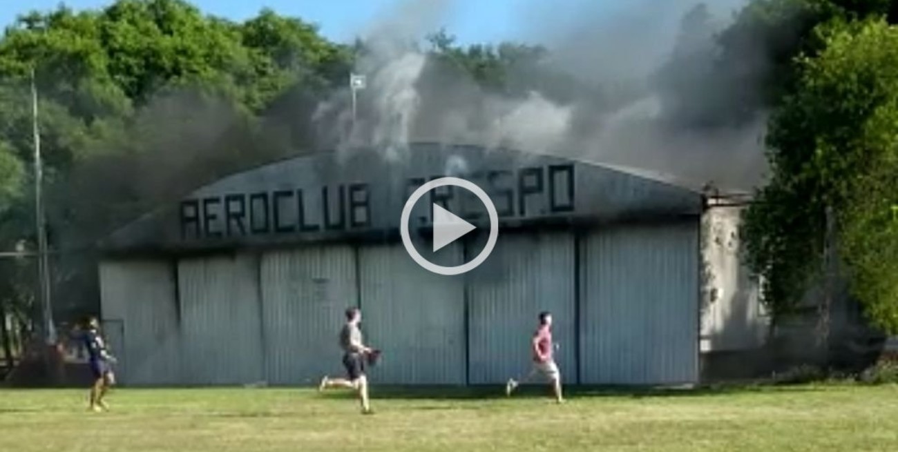 Video: Se incendió un hangar en el Aeroclub de Gobernador Crespo