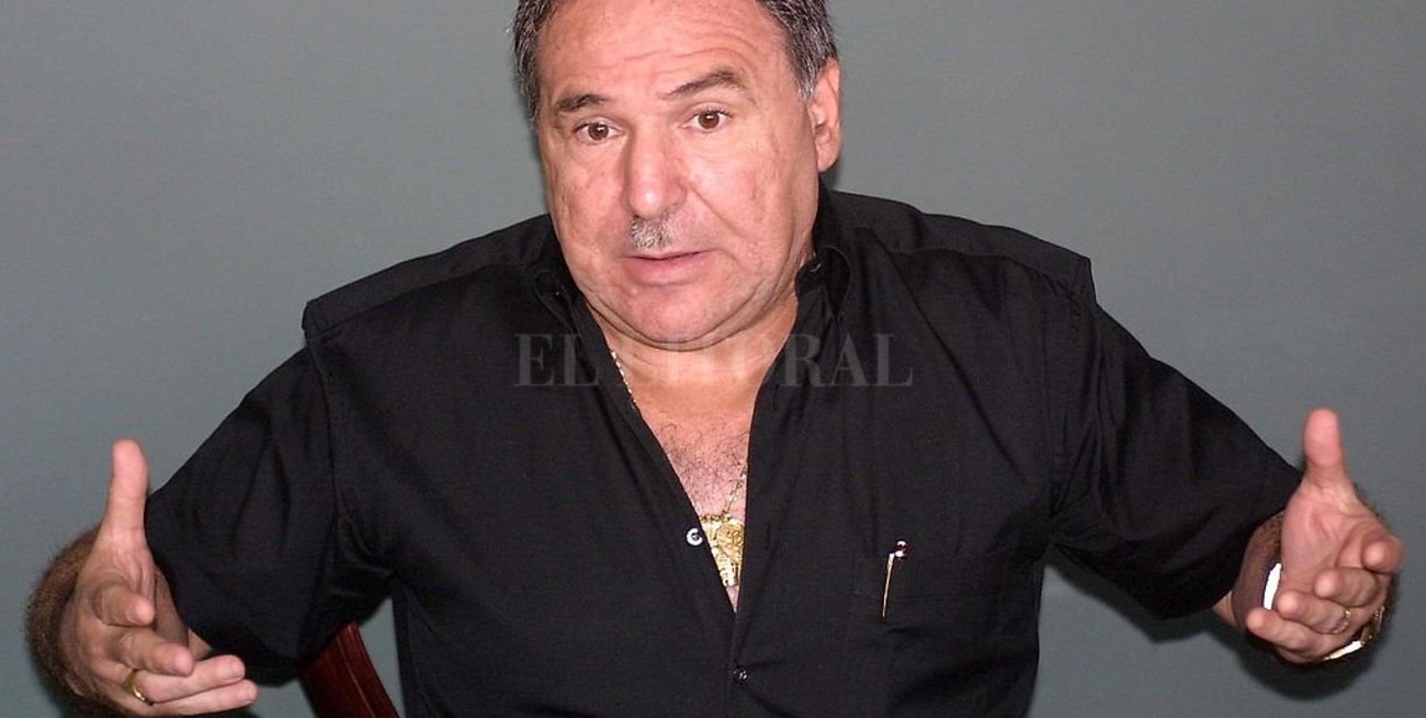 Ecuador: acusan al expresidente Bucaram y a un hijo de robarse piezas arqueológicas de la Casa de Gobierno