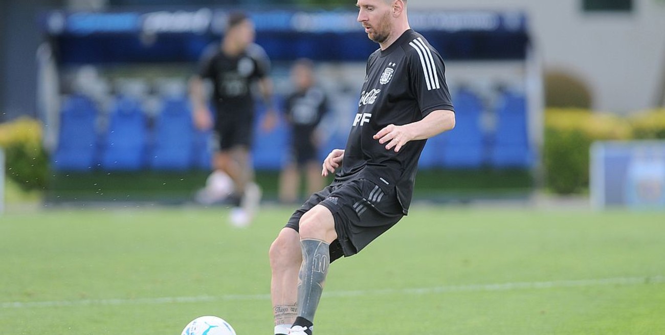 Messi entrenó con sus compañero y alimenta las ilusiones para estar ante Uruguay