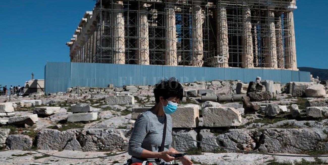 Grecia hace obligatorio el uso de tapaboca