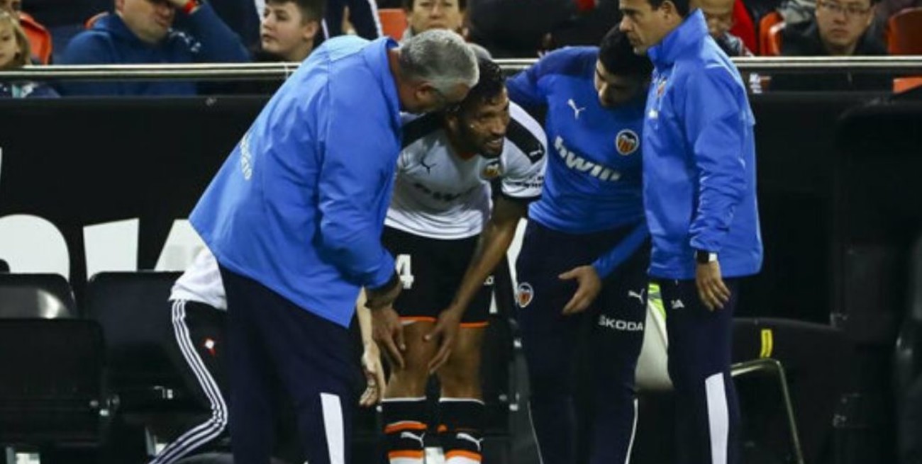 Grave lesión de Garay, quien sufrió la rotura de ligamentos en la rodilla derecha