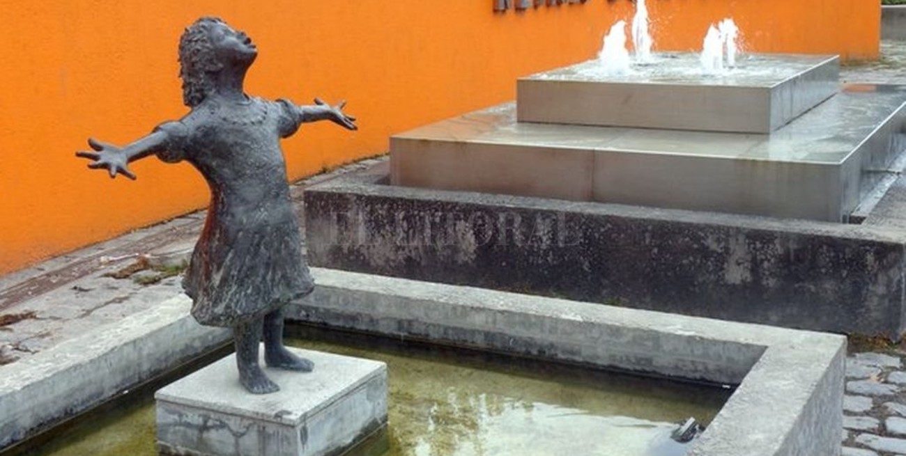 Desapareció una estatua de bronce en Puerto Madero