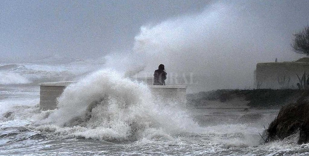 La costa española en "alerta máxima" por la borrasca Gloria