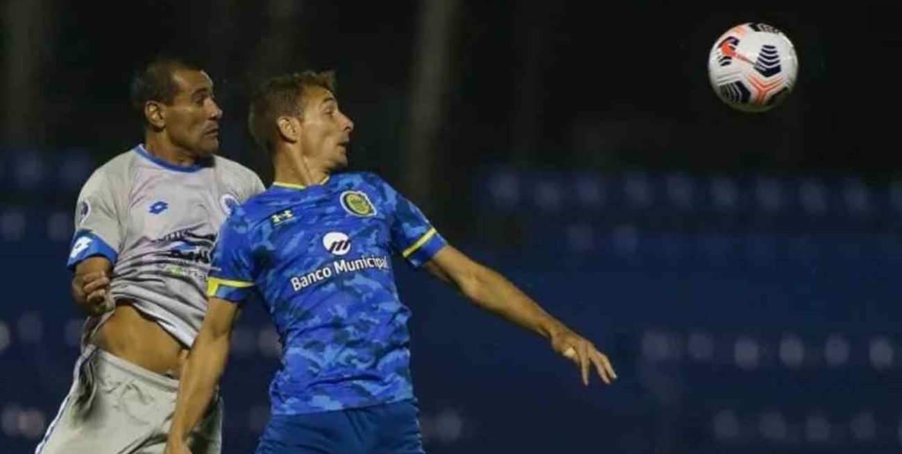 Rosario Central no pudo contra 12 de Octubre en su debut en la Copa Sudamericana 