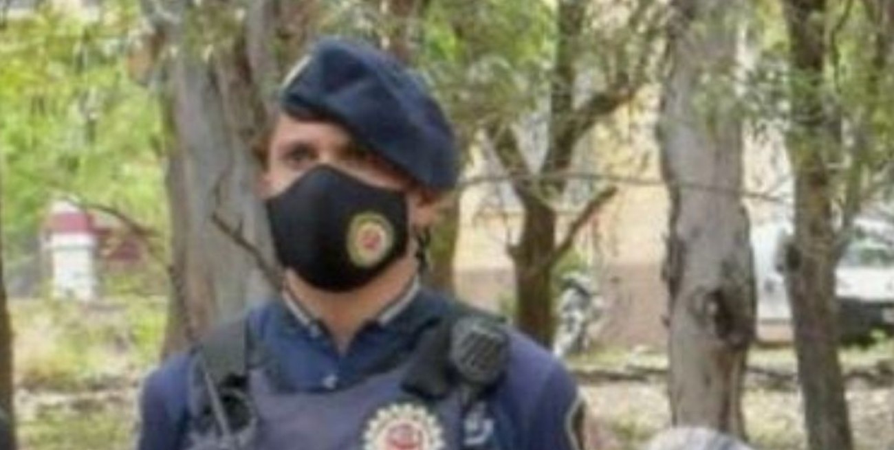 Un policía de Córdoba salvó a un bebé que estaba broncoaspirado