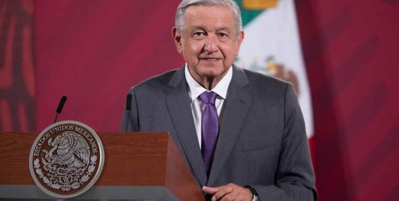 El Presidente de México vincula el arresto de la esposa de "El Chapo" con el juicio a un exministro de Seguridad