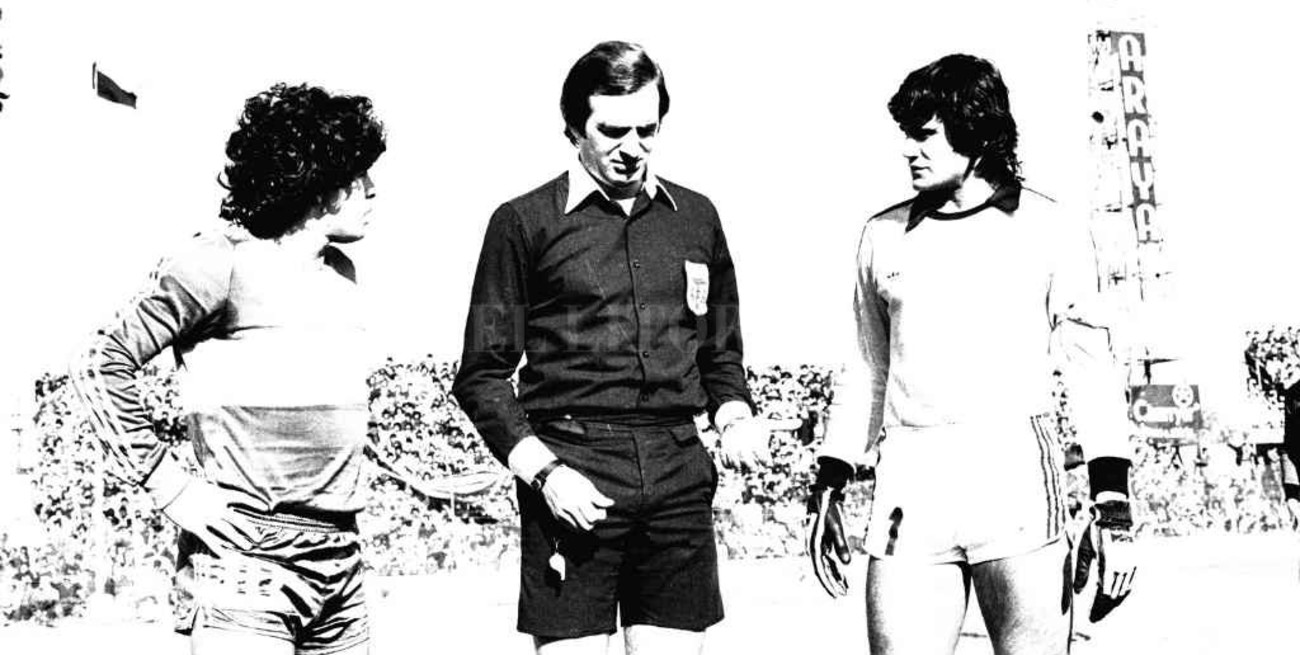 De forma oficial, Diego Maradona jugó cinco veces en el Centenario