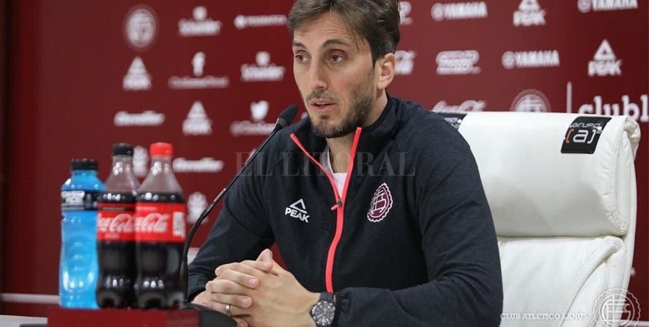 Zubeldía: "Me quedé porque quiero ser campeón con Lanús"