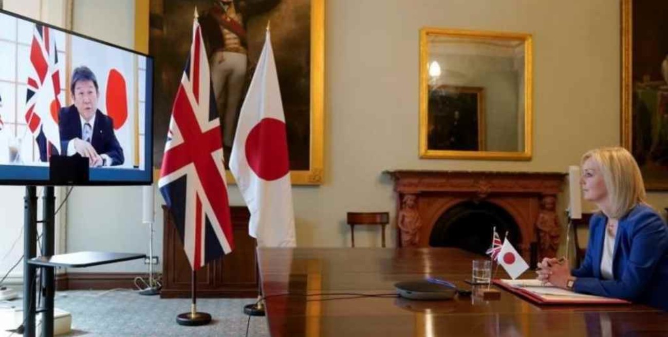 Japón y el Reino Unido firman acuerdo de libre comercio 