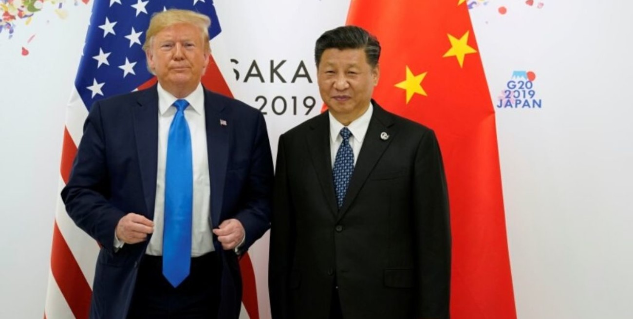 China niega "rumores" y dice que continúan sus conversaciones con EEUU sobre comercio