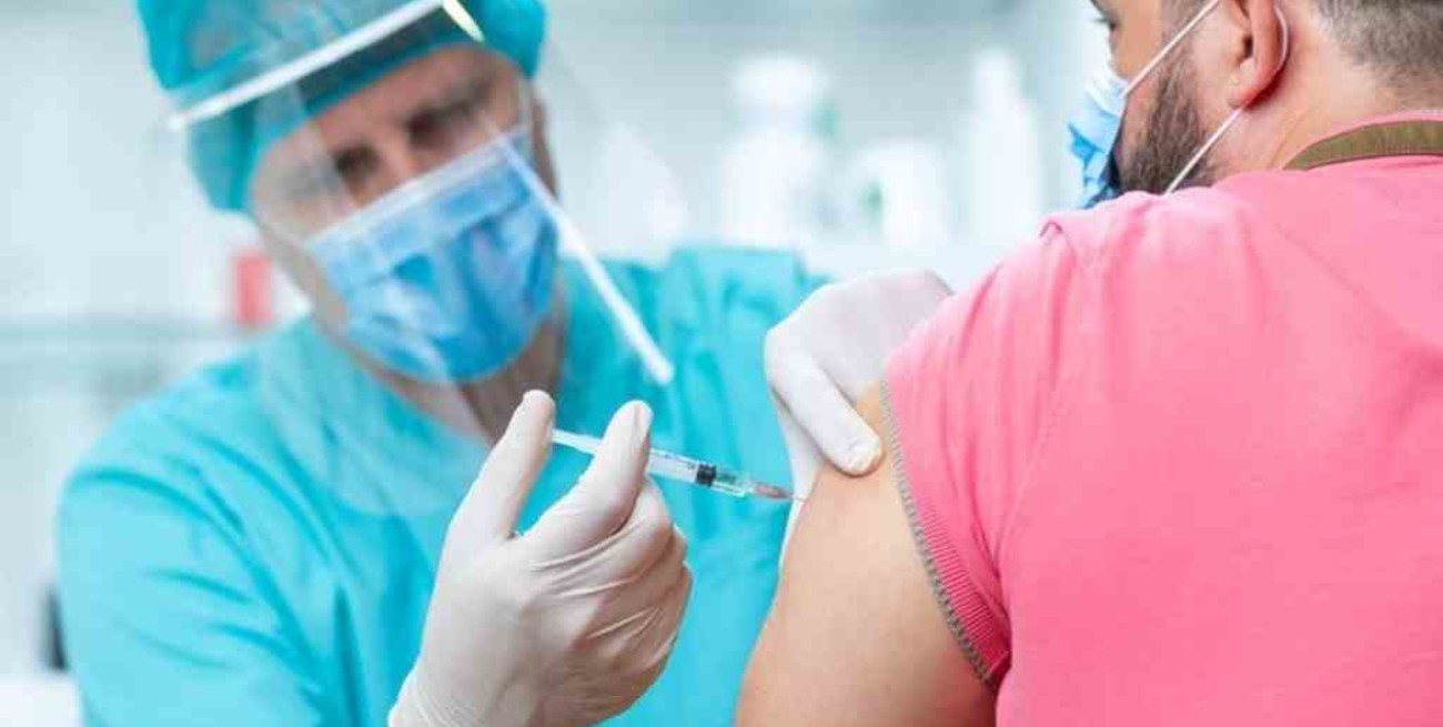 Reino Unido infectará con coronavirus a personas sanas para probar fármacos