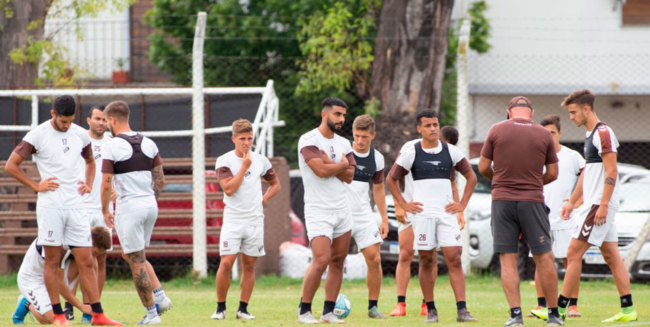 Tras lograr el ascenso a Primera, Platense volvió a los entrenamientos