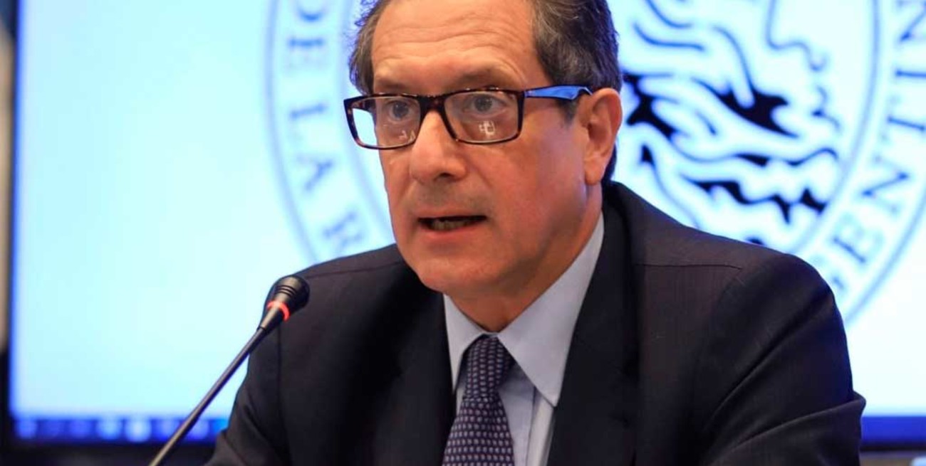 Para el Presidente del Banco Central el dólar blue "es un mercado delictivo"