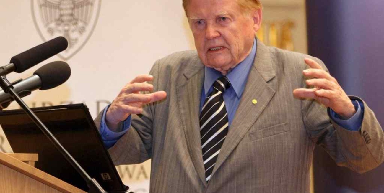 Murió el Premio Nobel Robert Mundell, considerado "padre" del euro 