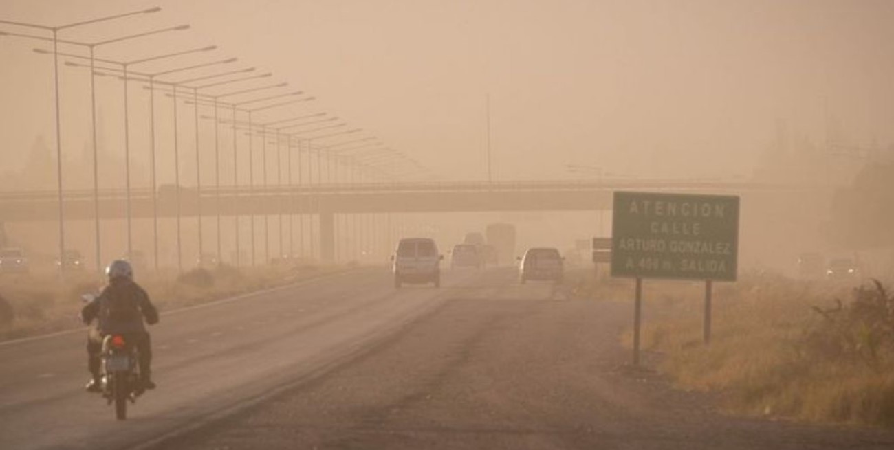 Se emitió un alerta naranja para Mendoza por viento Zonda