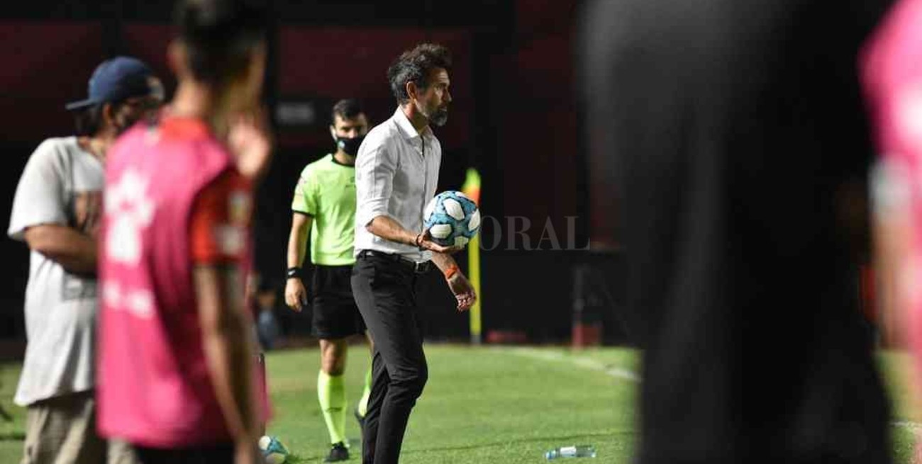 Domínguez defendió a sus jugadores: "No hay que tirarlos así nomás a esta carnicería"