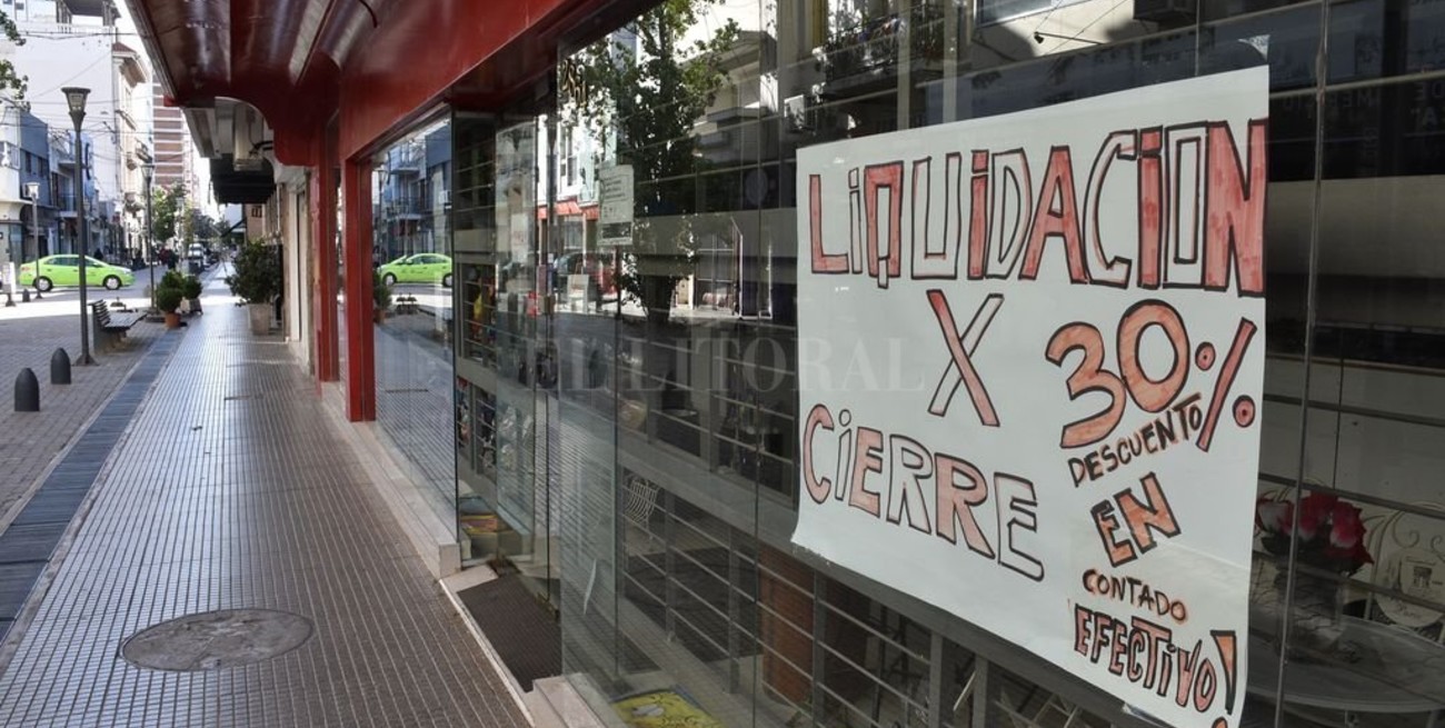 Un centenar de locales están vacíos en peatonal y en las principales avenidas