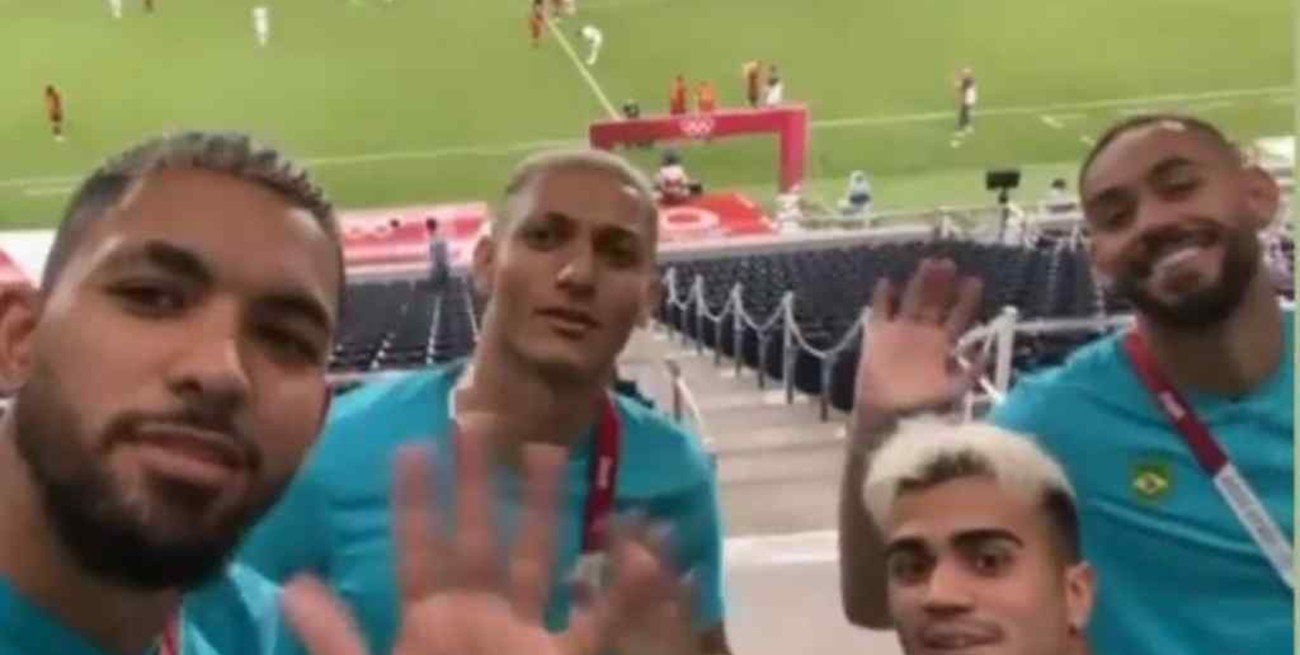 Argentina quedó eliminada en fútbol y jugadores de Brasil se burlaron en las redes