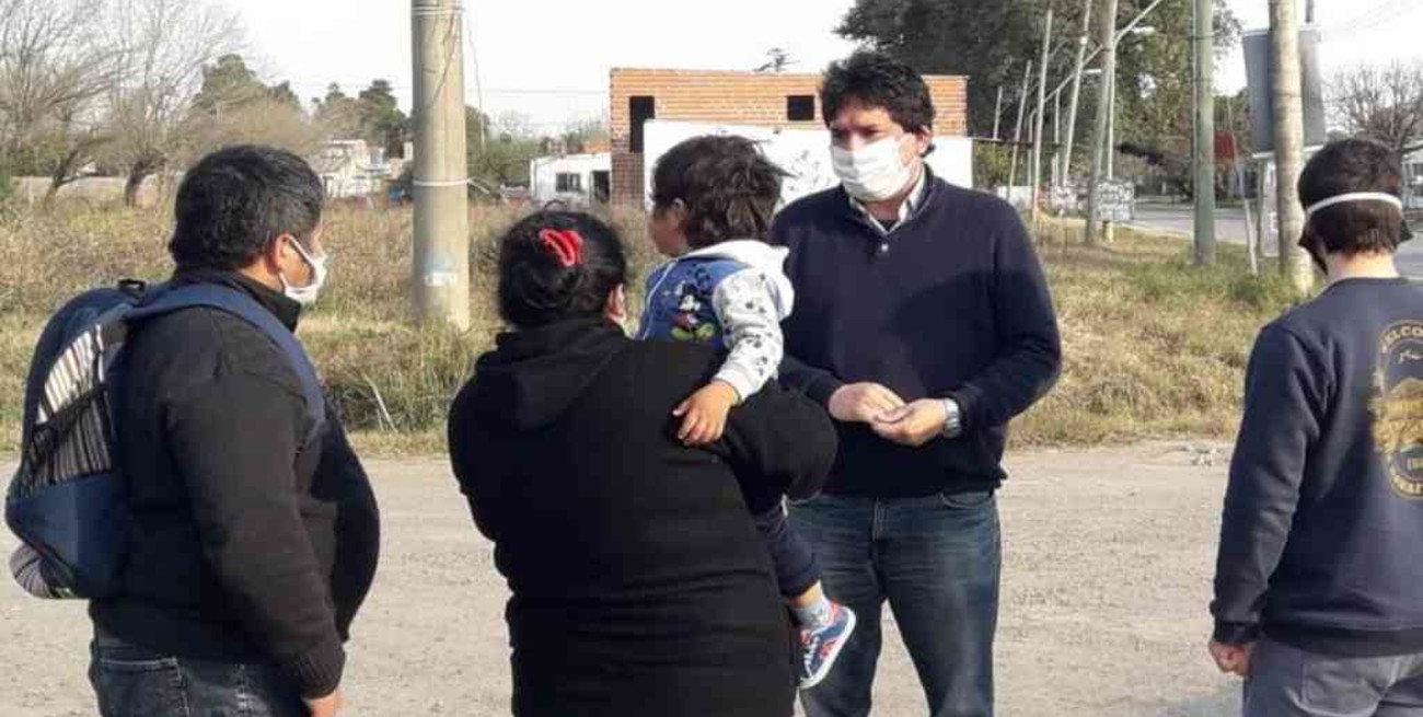 Carlos Clemente continúa su recorrida por la ciudad de Santo Tomé