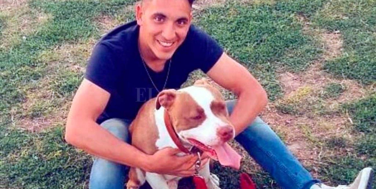 "Le abrió la puerta del auto y le asestó una puñalada" 