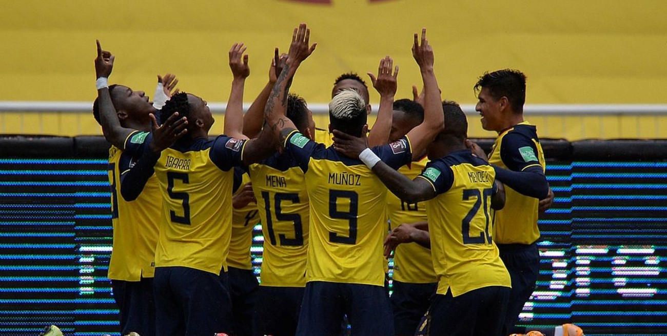 Ecuador aplastó 6 a 1 a Colombia y cierra el año entre los clasificados