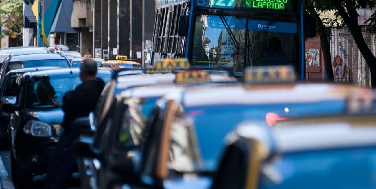 Los colectiveros comienzan paro por tiempo indeterminado en Rosario