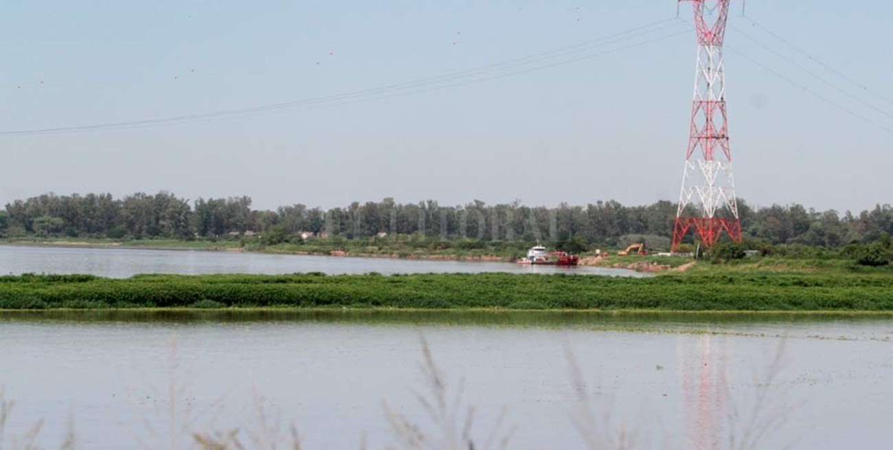 Isla El Vado: ya se navega sin riesgo eléctrico bajo los cables de alta tensión