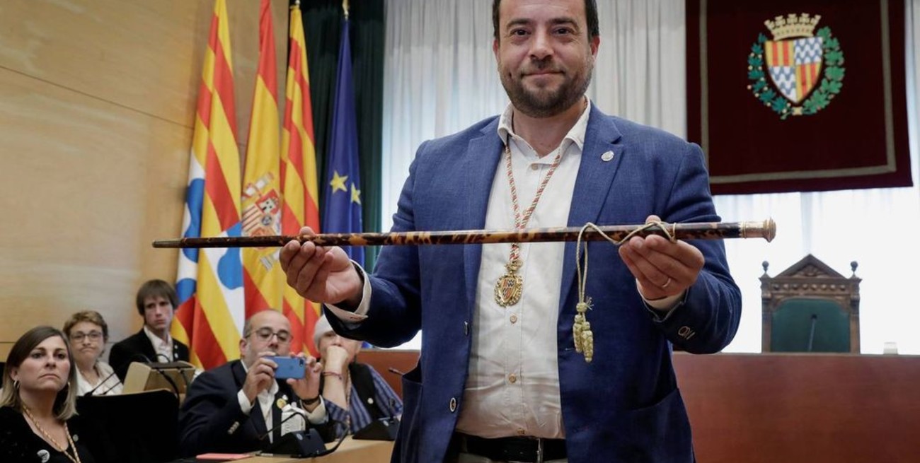 Renunció a su cargo un alcalde catalán tras violar la cuarentena, morder a un policía y manejar borracho