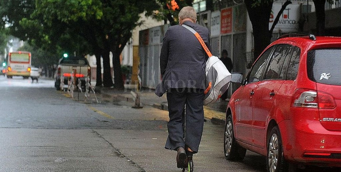 Tucumán: pedirán licencia de conducir a usuarios de monopatines electricos 