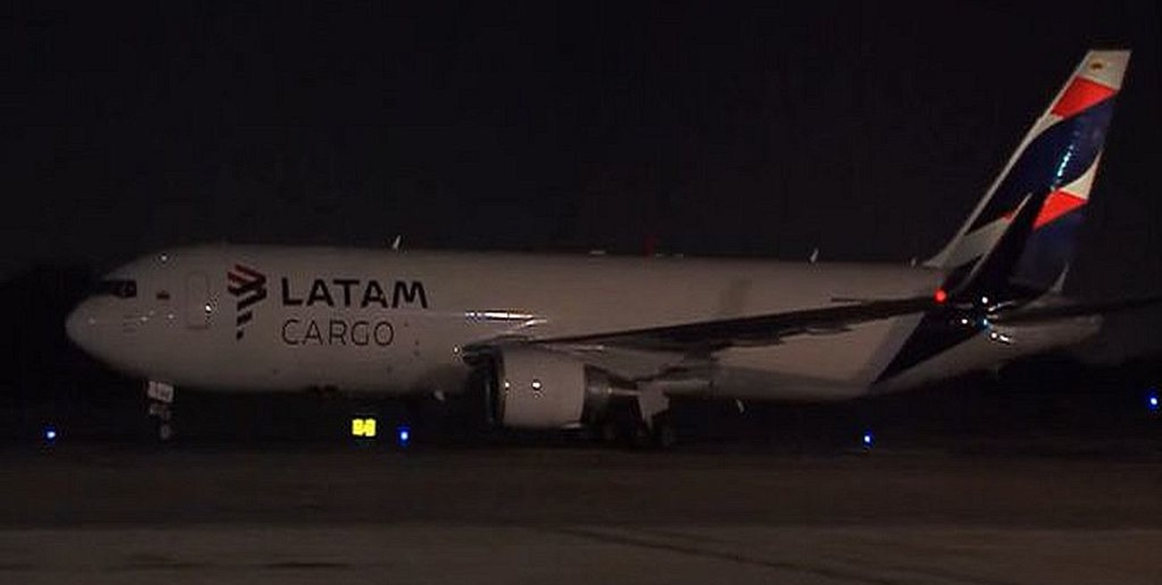 Llegó vuelo con más de 200 mil dosis de la vacuna AstraZeneca-Oxford