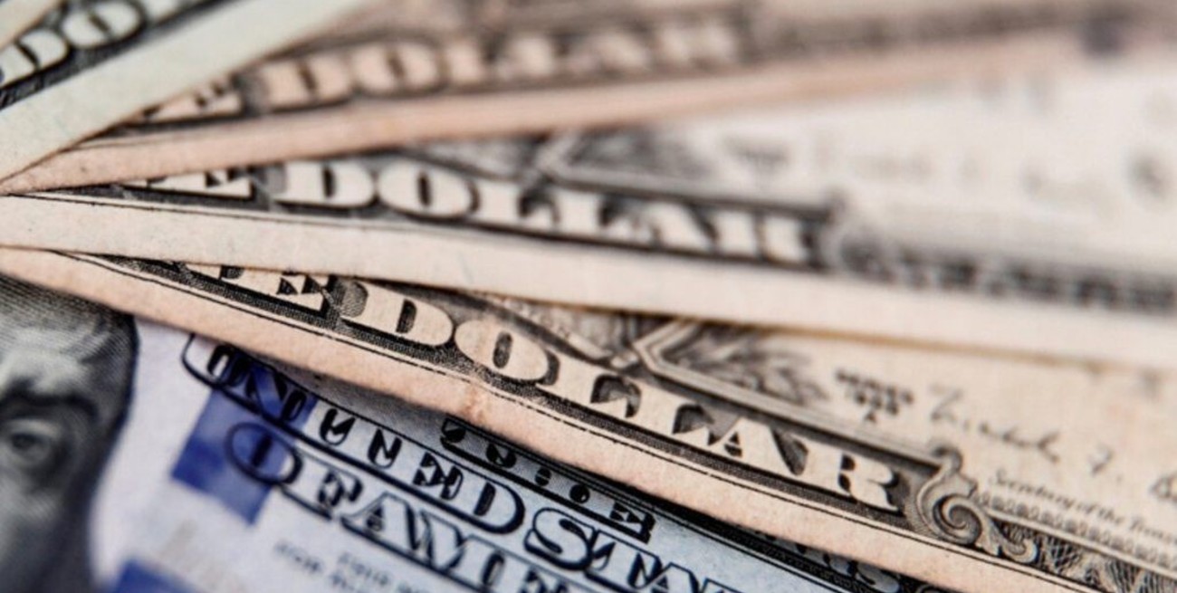 El dólar "blue" retrocede y se vende a $ 178