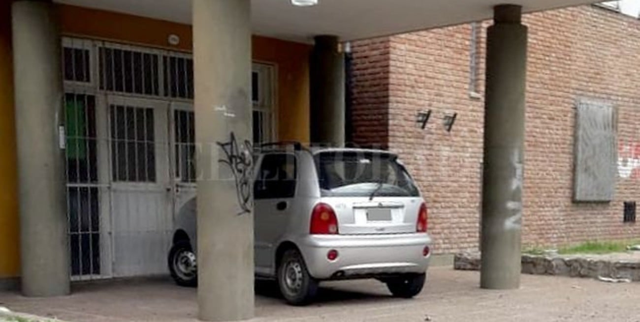 Una señora de El Pozo quiere mandar a su auto a la escuela