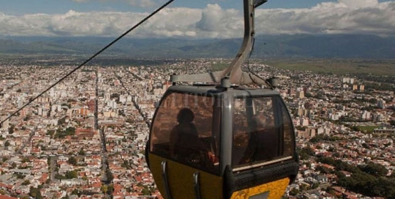 Se filmaron teniendo sexo en un teleférico y fueron escrachados en las redes