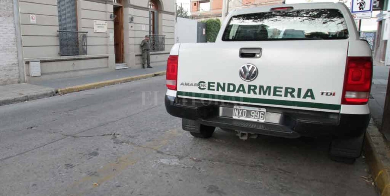 Investigan a efectivos policiales 