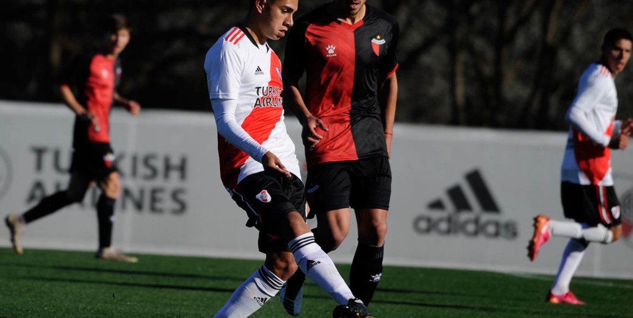 Colón dio el golpe y derrotó a River en Reserva