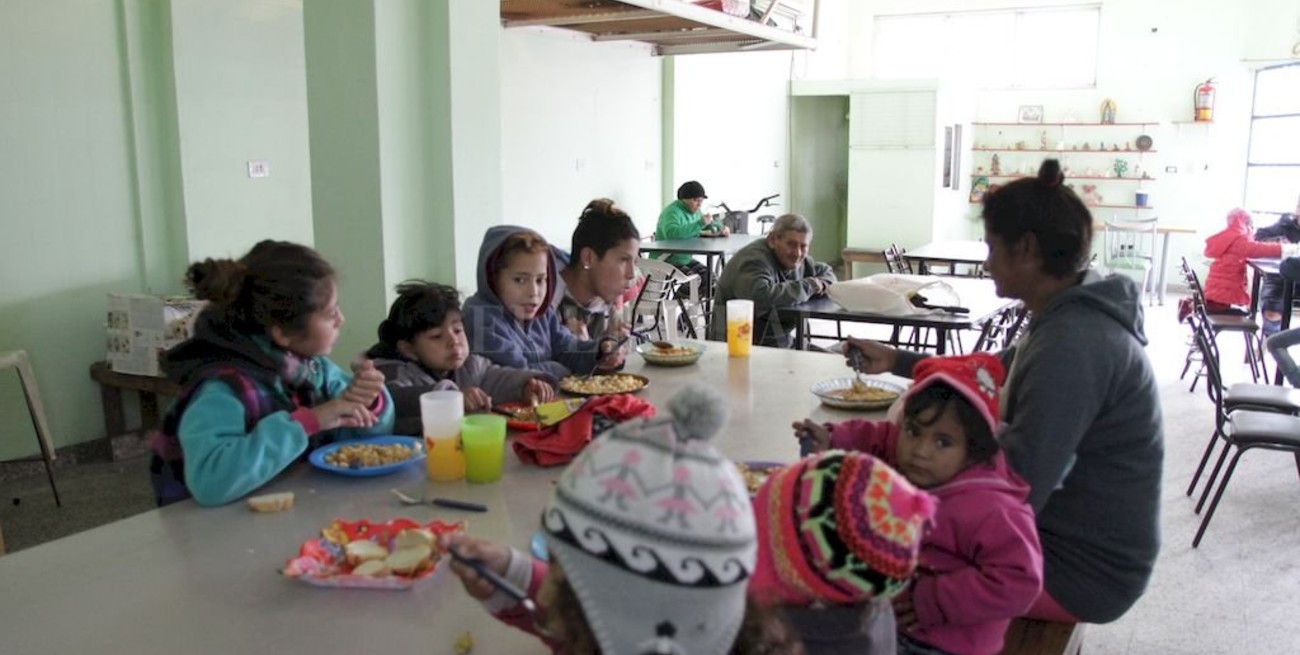 Por el momento, los merenderos y comedores "aguantan" la situación 