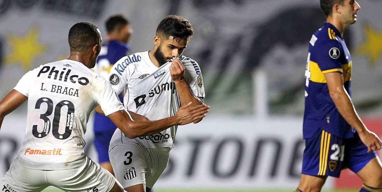 Boca perdió en su visita a Santos y empieza a complicar su clasificación a octavos