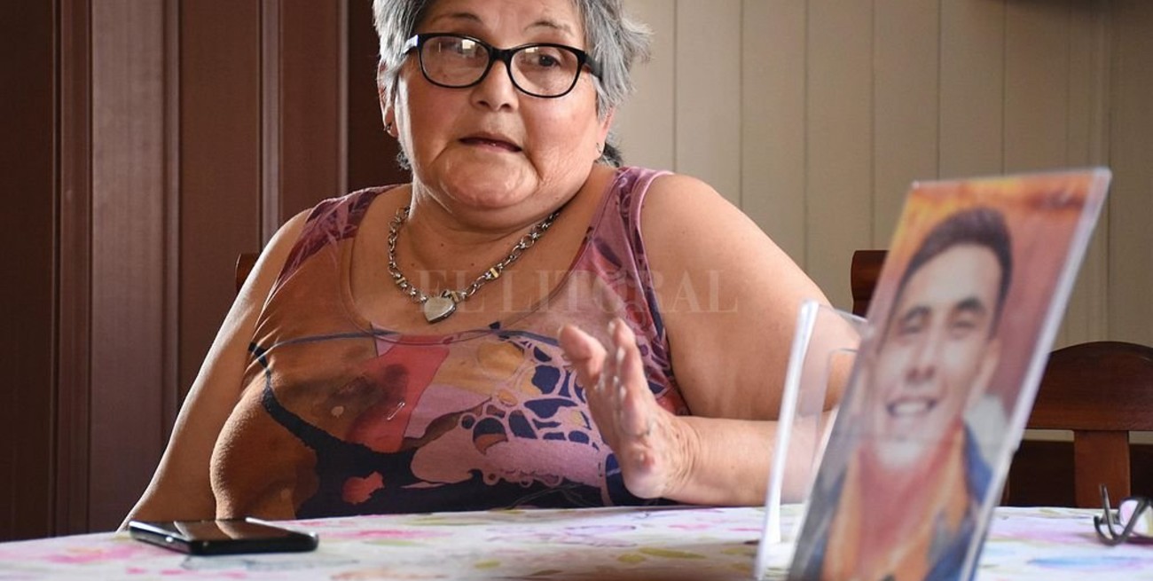 "Sigo esperando que Maxi pase por el pasillo", dijo su madre