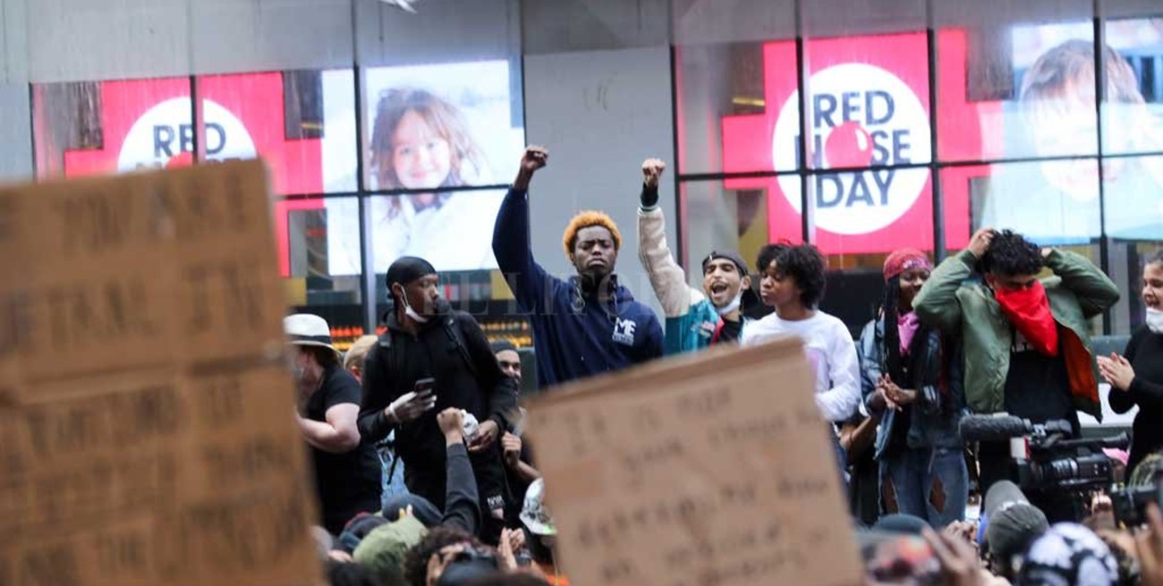 En fotos: marchas, incidentes y saqueos en otra noche caliente para Estados Unidos