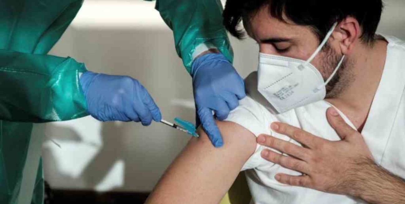 Las vacunas contra el Covid-19 reducen en más de un 70 % las hospitalizaciones, según un estudio