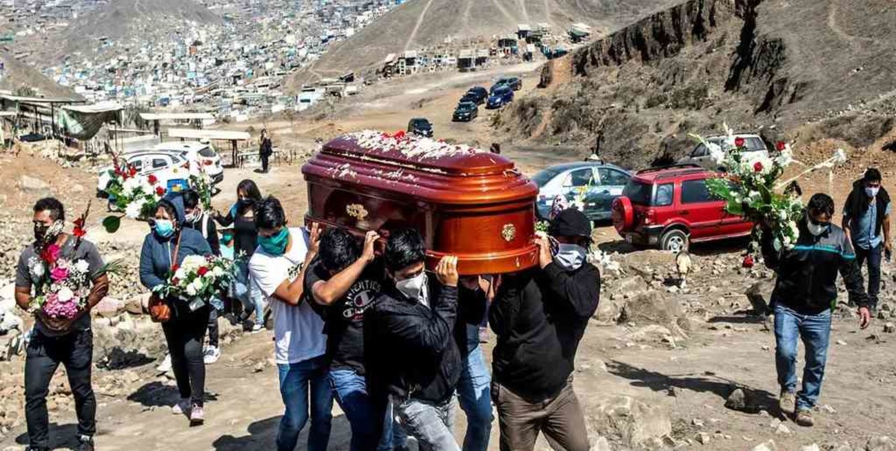Coronavirus en Perú: más de 10.000 muertos y hospitales saturados