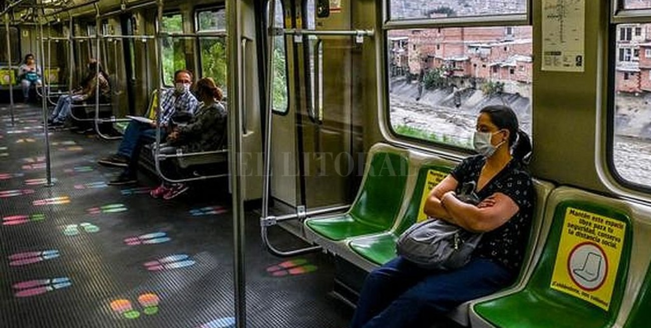 La OMS reconoció que existen pruebas de la transmisión aérea del coronavirus