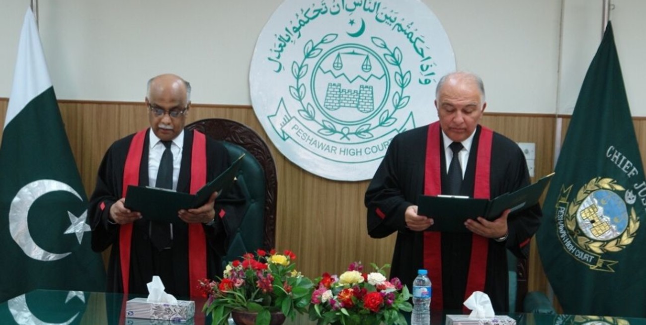 Uno de los jueces que condenó a muerte al ex dictador paquistaní Musharraf pidió colgar su cadáver