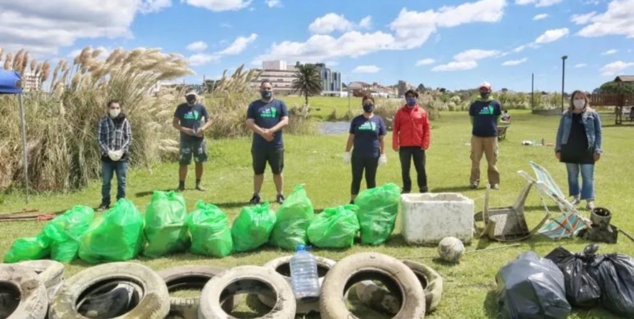 Encontraron cubiertas de autos, hierros y plásticos en las lagunas de Mogotes 