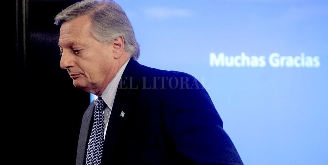 Imputaron a Aranguren por dolarizar las tarifas del gas durante el gobierno de Macri